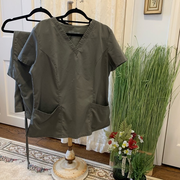 Grey's Anatomy Other - Greys Anatomy Gray/Green Scrubs